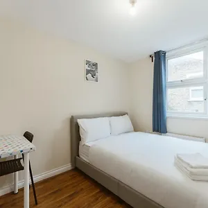 Hostel Mile End 57a, Londyn