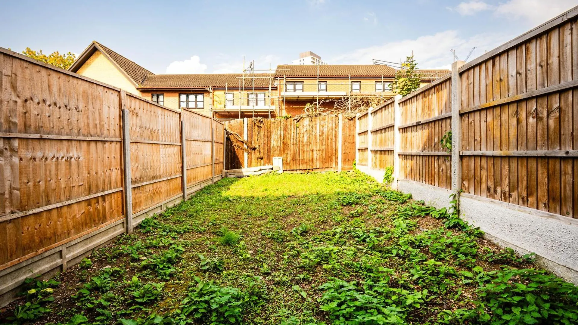 Contractors - Business - Families - Long term stays - Driveway parking London 0*,